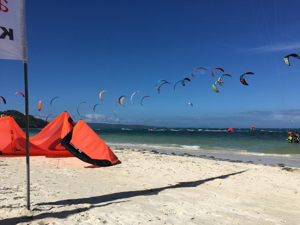 艾萨托海滩度假村 Balabag  外观 照片